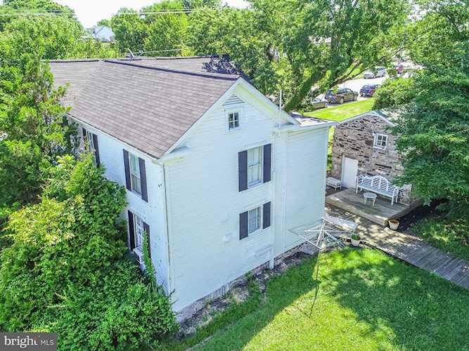 6 Broad Way Lovettsville, VA 20180