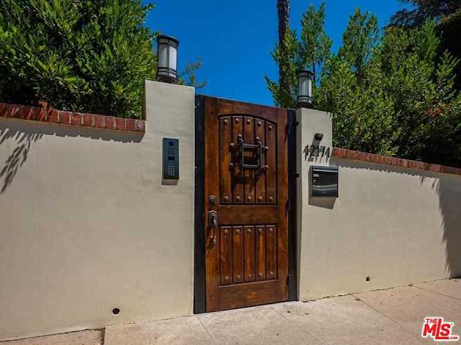 12171 Valleyheart Drive Studio City, CA 91604