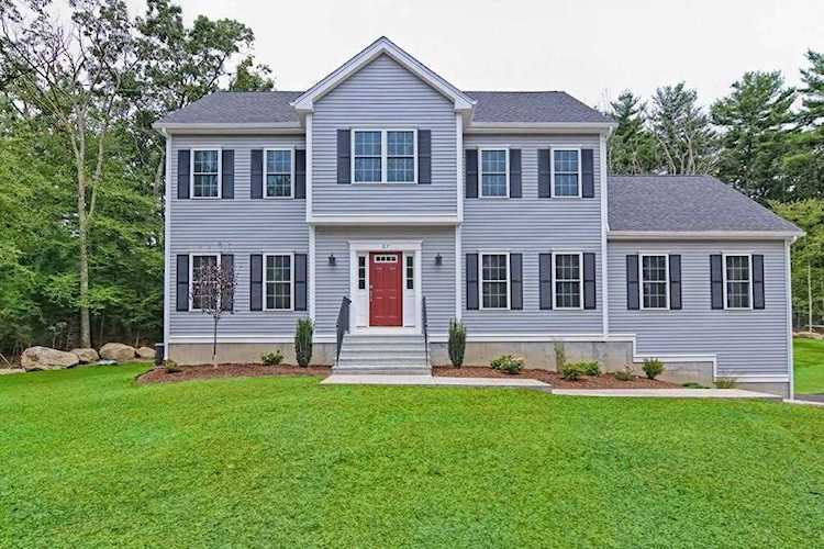 15 Cobblestone Ln Douglas, MA 01516