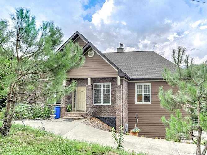 86 Indian Mound Trl Fairview, NC 28730