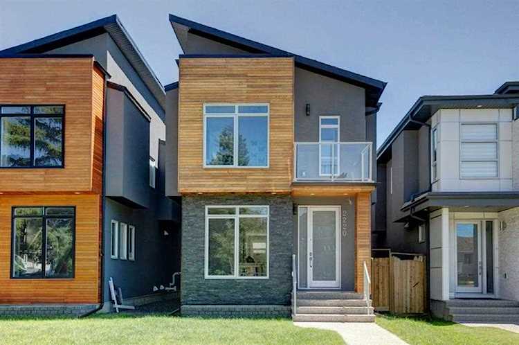 2220 31 St SW Calgary, AB T3E 2N4