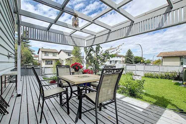 57 Martingrove Place NE Calgary, AB T3J 2S8