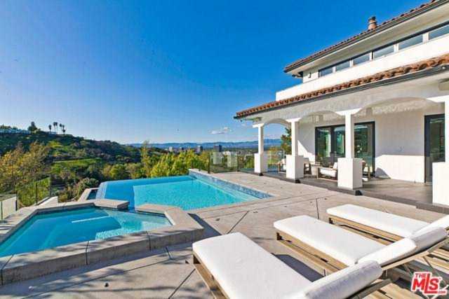 15234 Rayneta Drive Sherman Oaks, CA 91403