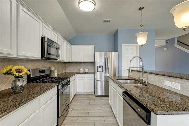184 Coral Stone Trl Buda, TX 78610