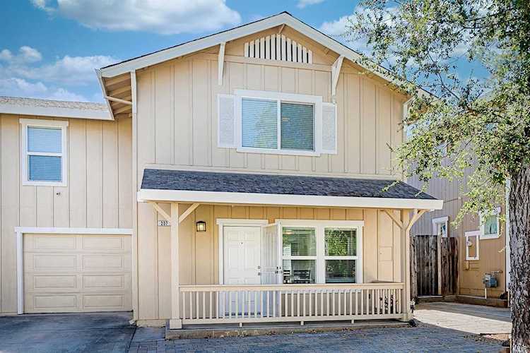 207 Ioli Ranch Circle Cloverdale, CA 95425