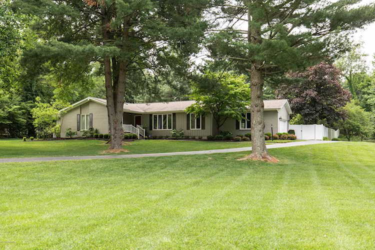 12422 Captains Bridge Way Anchorage, KY 40223