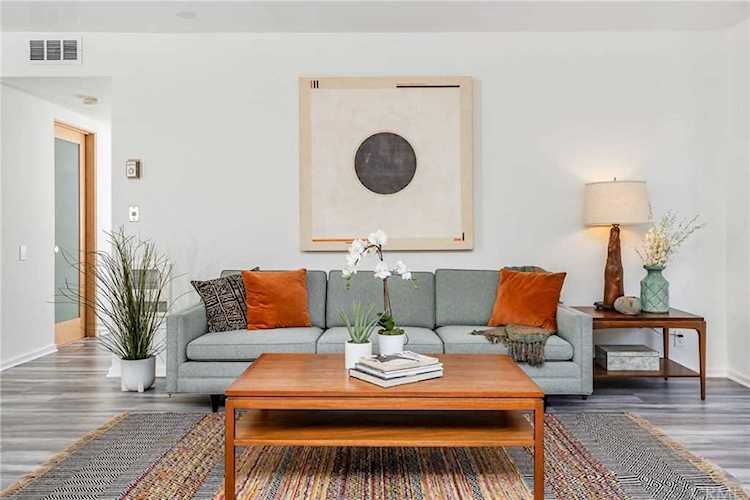 1015 N Kings Road #301 West Hollywood, CA 90069