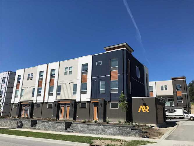 610 Academy Way Kelowna, BC V1V0E8