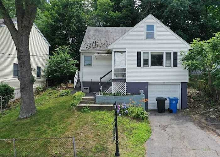 71 Lakeview Ave Waltham, MA 02451