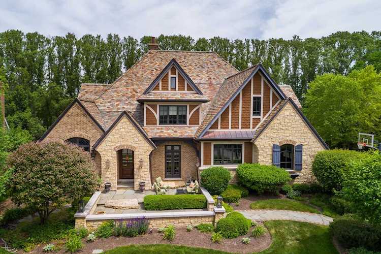 4403 Royal Fox Dr St. Charles, IL 60174