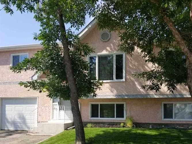 149 Fairway View NW High River, AB T1V 1C9