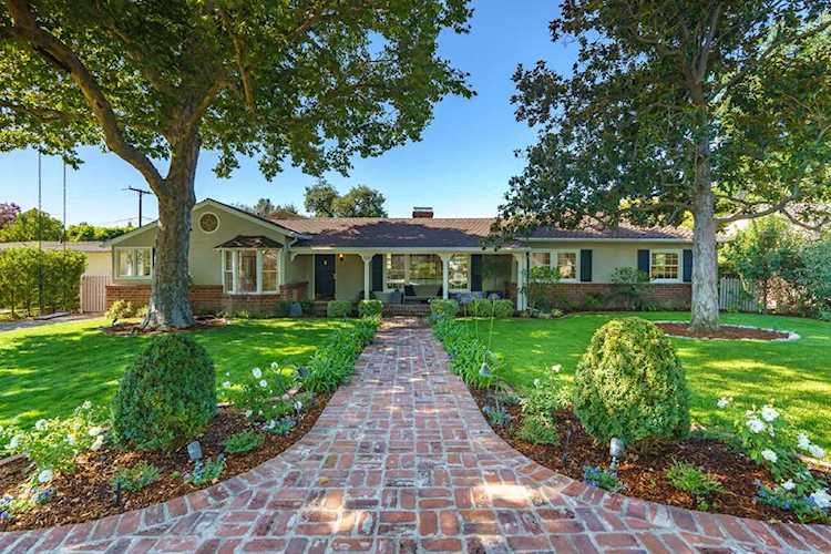 358 San Juan Way La Canada Flintridge, CA 91011