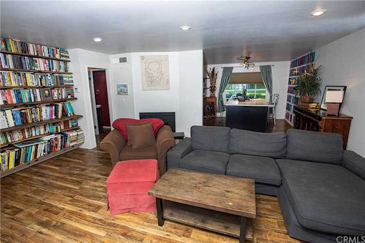 9410 Via Patricia #29 Burbank, CA 91504