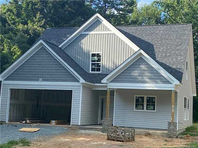 10615 Forest Dr Matthews, NC 28105