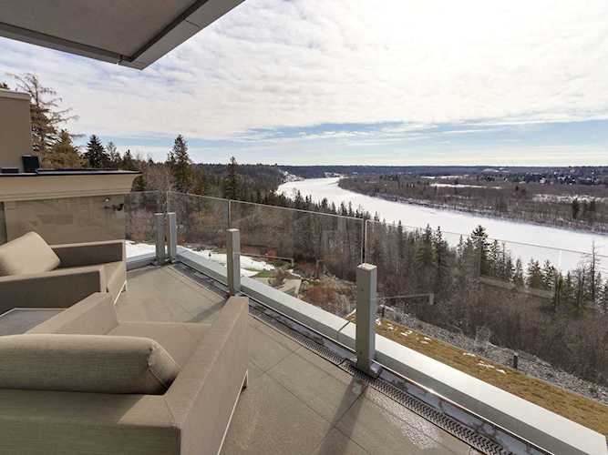 8606 Saskatchewan Drive Edmonton, AB T6G 2A8
