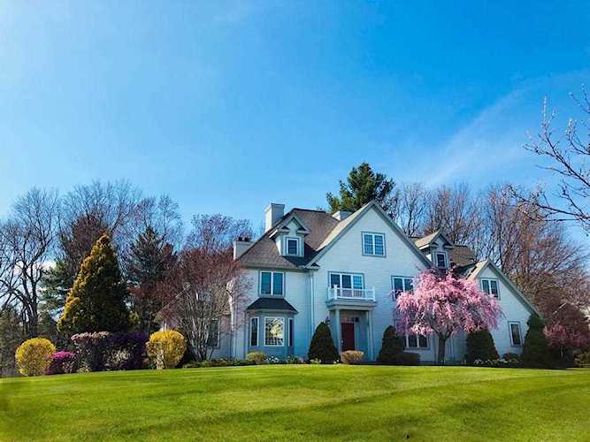 12 Joslin Ln Southborough, MA 01772