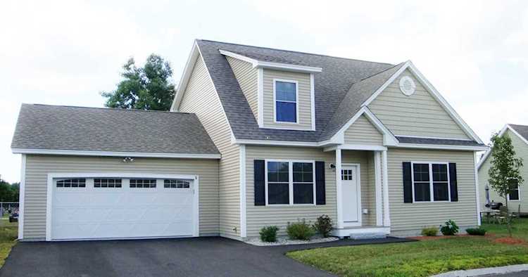 5 Caleb St Nashua, NH 03062