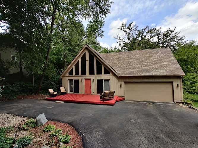 210 Baron Dr Spring Grove, IL 60081