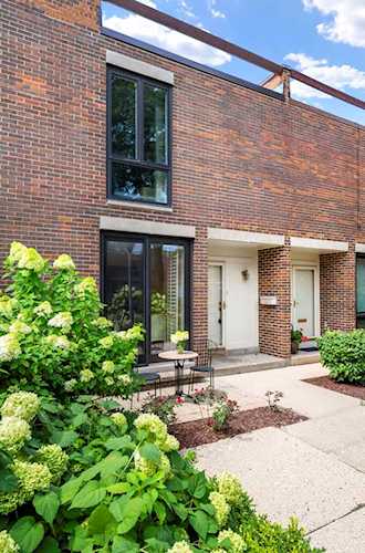 1 Birch Tree Ct Elmhurst, IL 60126