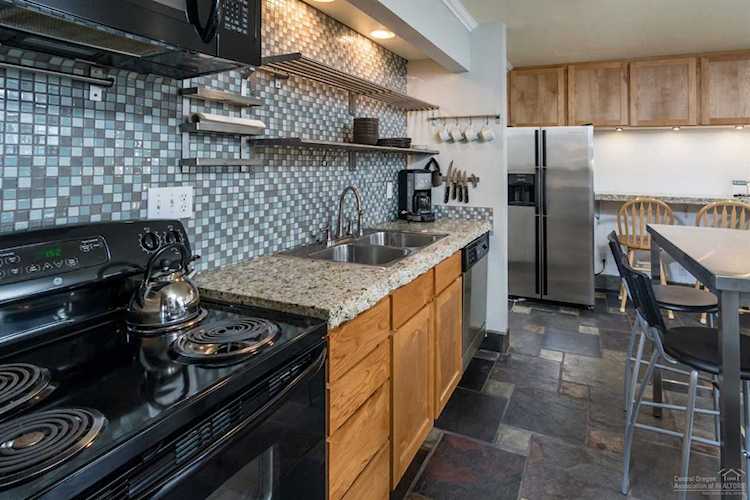 1565 NW Wall Street Bend, OR 97701
