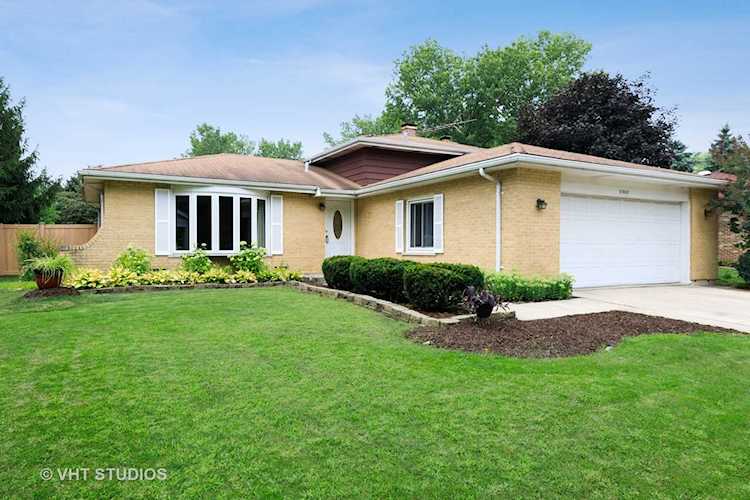 8562 Ailsworth Dr Darien, IL 60561