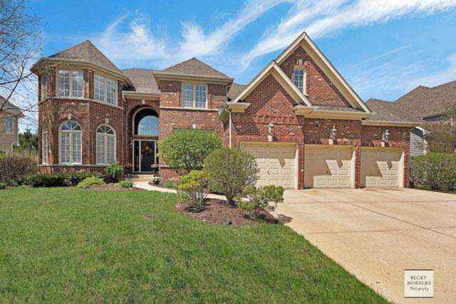 2720 Ginger Woods Dr Aurora, IL 60502