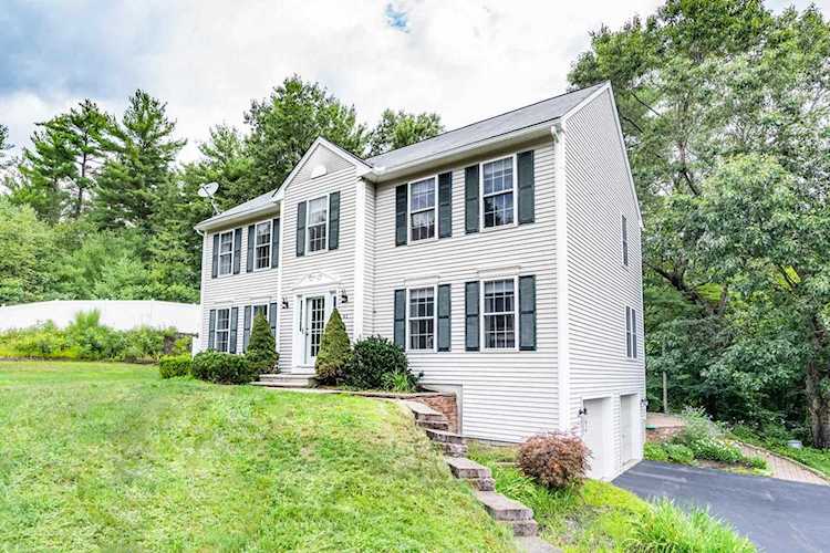 61 Laurel Crest Dr Brookline, NH 03033 | MLS 4820048 Photo 1