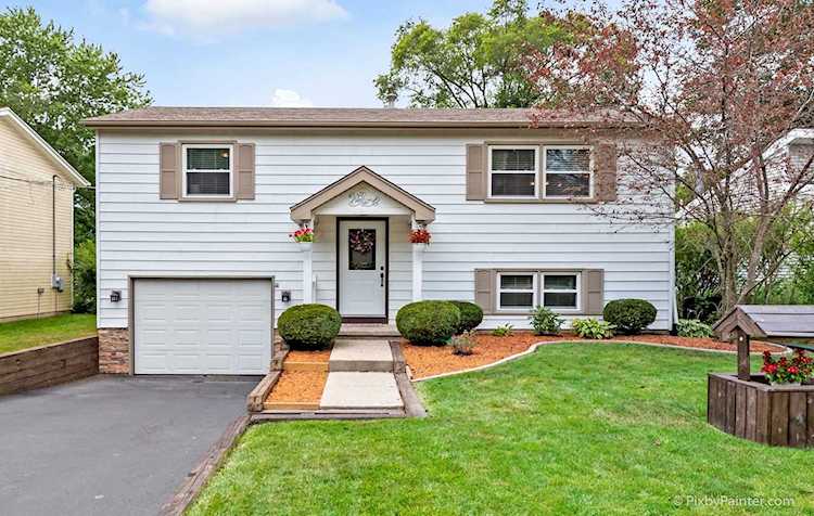 3913 Tulip St Crystal Lake, IL 60014