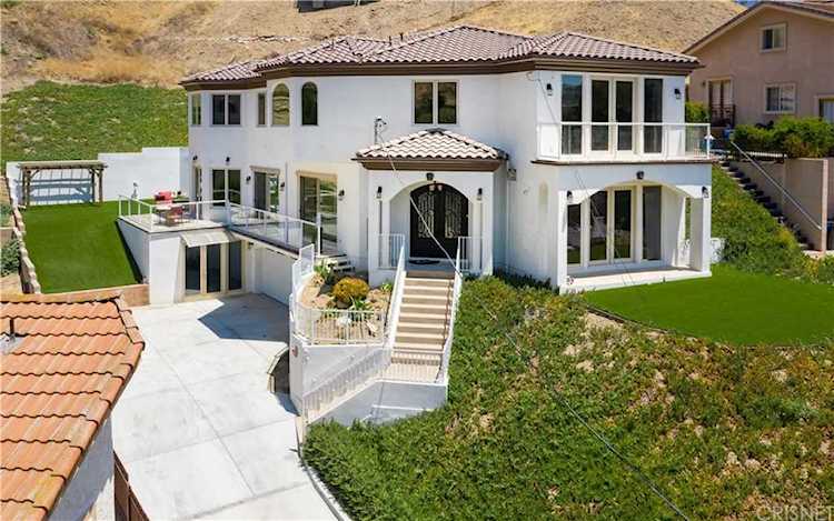 5055 Llano Drive Woodland Hills, CA 91364