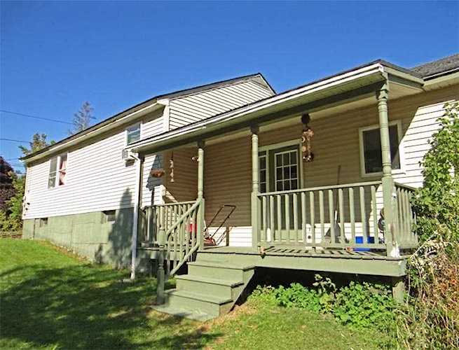 182 Crescent St Rutland City, VT 05701