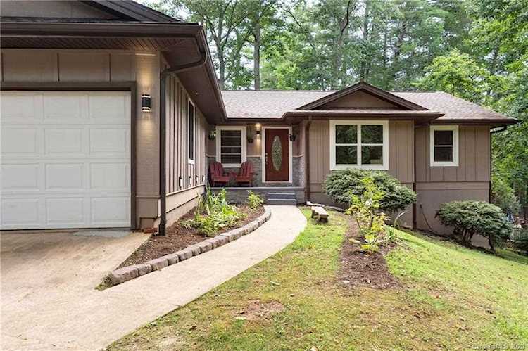 24 Saint Andrews Rd Arden, NC 28704