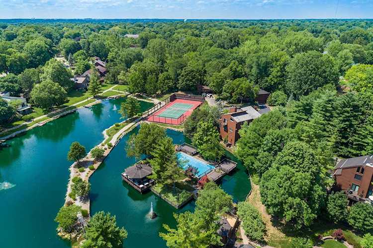 568 Woodlake Drive Westerville, OH 43081