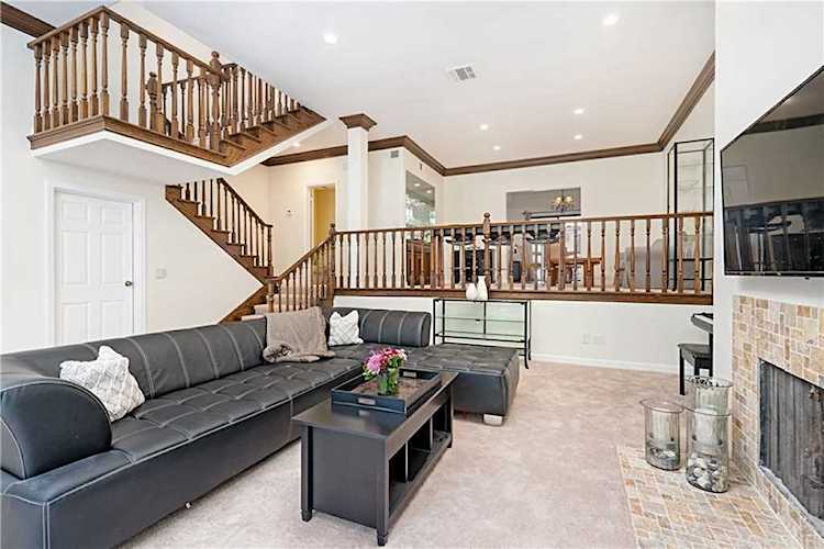 2311 Roscomare Road #7 Los Angeles, CA 90077