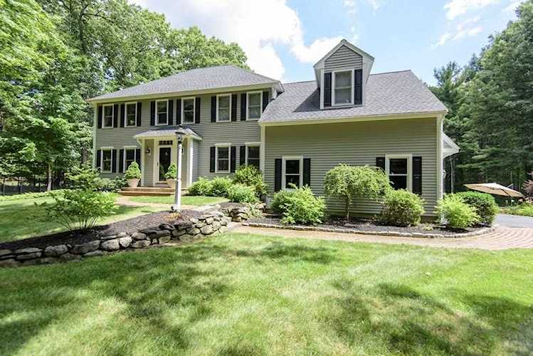 4 Lucinda Place Westford, MA 01886
