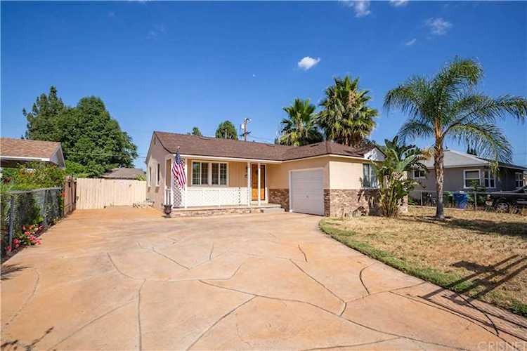 7420 Lubao Avenue Winnetka, CA 91306