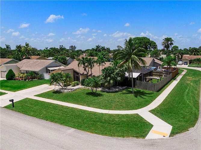 19095 Fairlawn Way Boca Raton, FL 33434