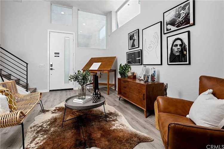 3024 1/2 N Coolidge Ave #1/2 Los Angeles, CA 90039
