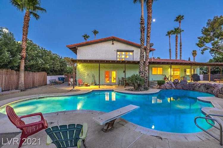 2304 Windjammer Way Las Vegas, NV 89107