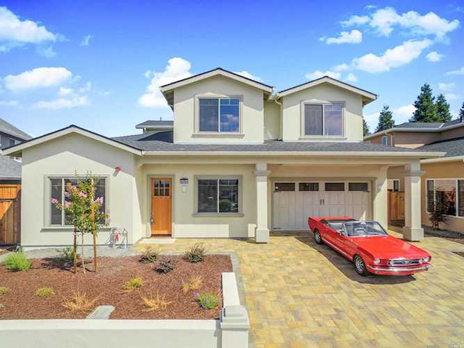 1908 Fountainview Circle Santa Rosa, CA 95403