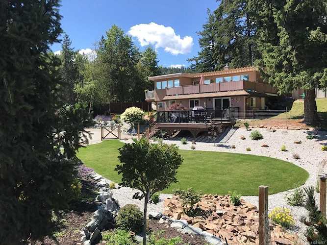 6352 Forest Hill Drive Peachland, BC V0H1X8