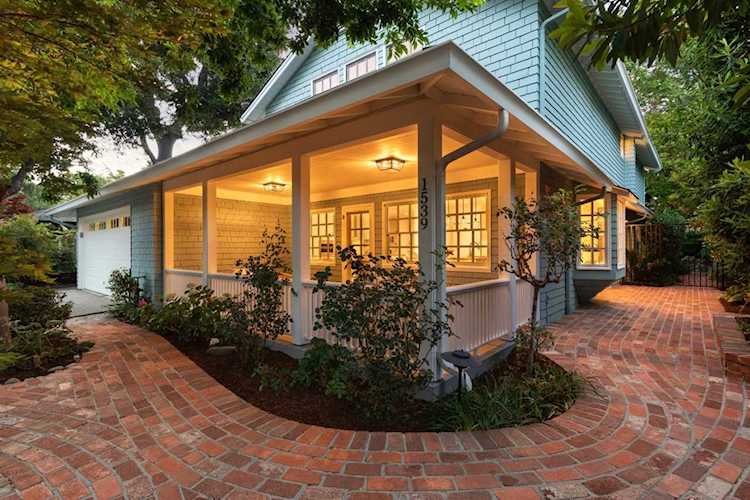 1539 Walnut Drive Palo Alto, CA 94303