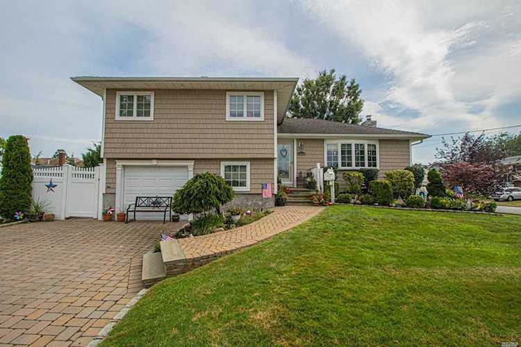 266 Illinois Avenue Massapequa Park, NY 11762