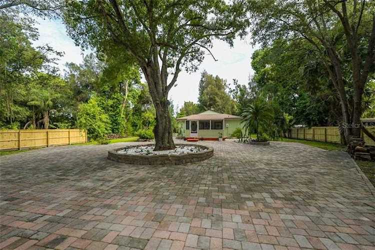 2549 19th St Sarasota, FL 34234