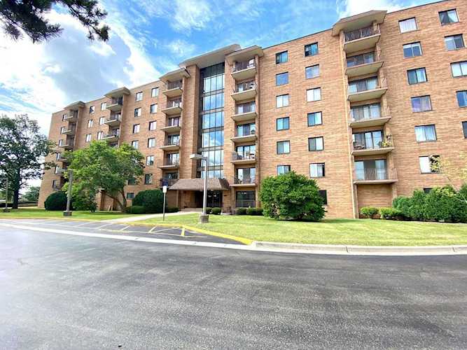 1717 W Crystal Ln #701 Mount Prospect, IL 60056