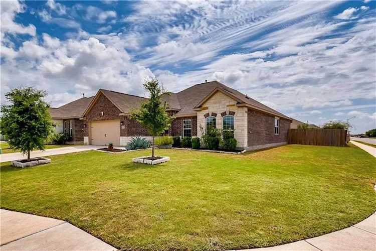 1301 Violet Ln Kyle, TX 78640