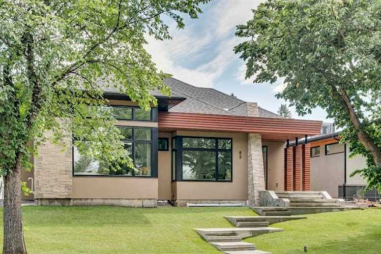 63 Lissington Dr SW Calgary, AB T3E 5E2