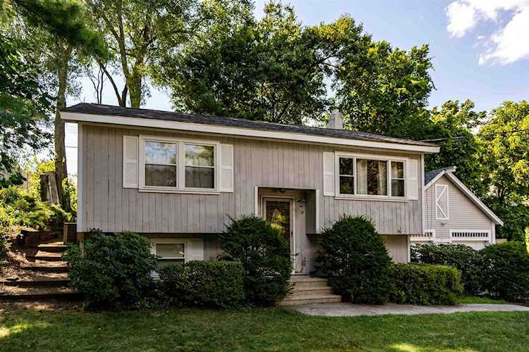 17 Burnham Ave Nashua, NH 03064