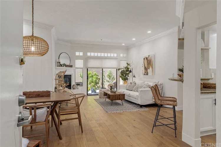 4477 Woodman Avenue #101 Sherman Oaks, CA 91423