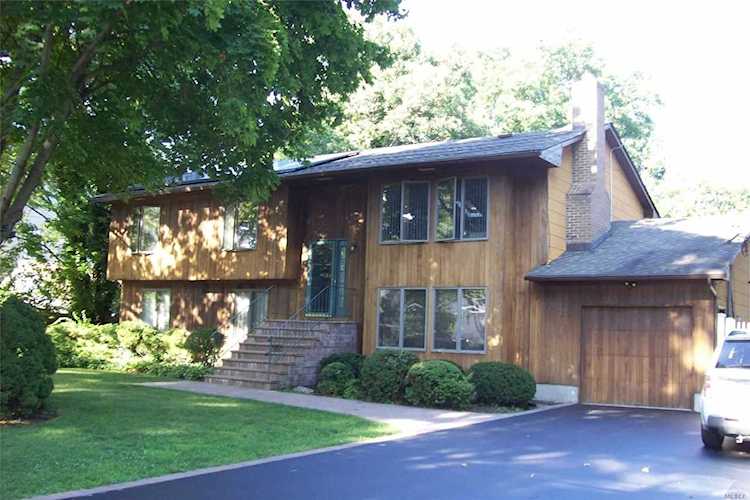 31 Brooks Avenue Nesconset, NY 11767