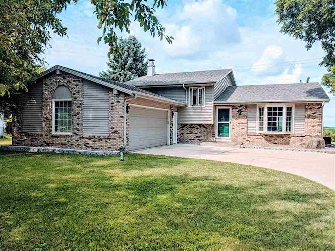 811 Rainbow Dr Milton, WI 53563